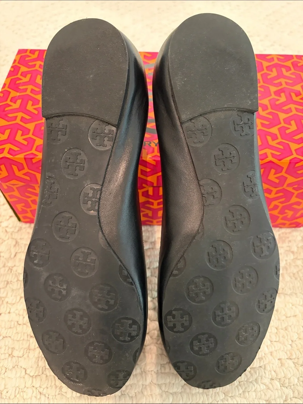 Tory Burch Black/Silver Reva Ballet Flat. Size 8.5. Excellent Condition.